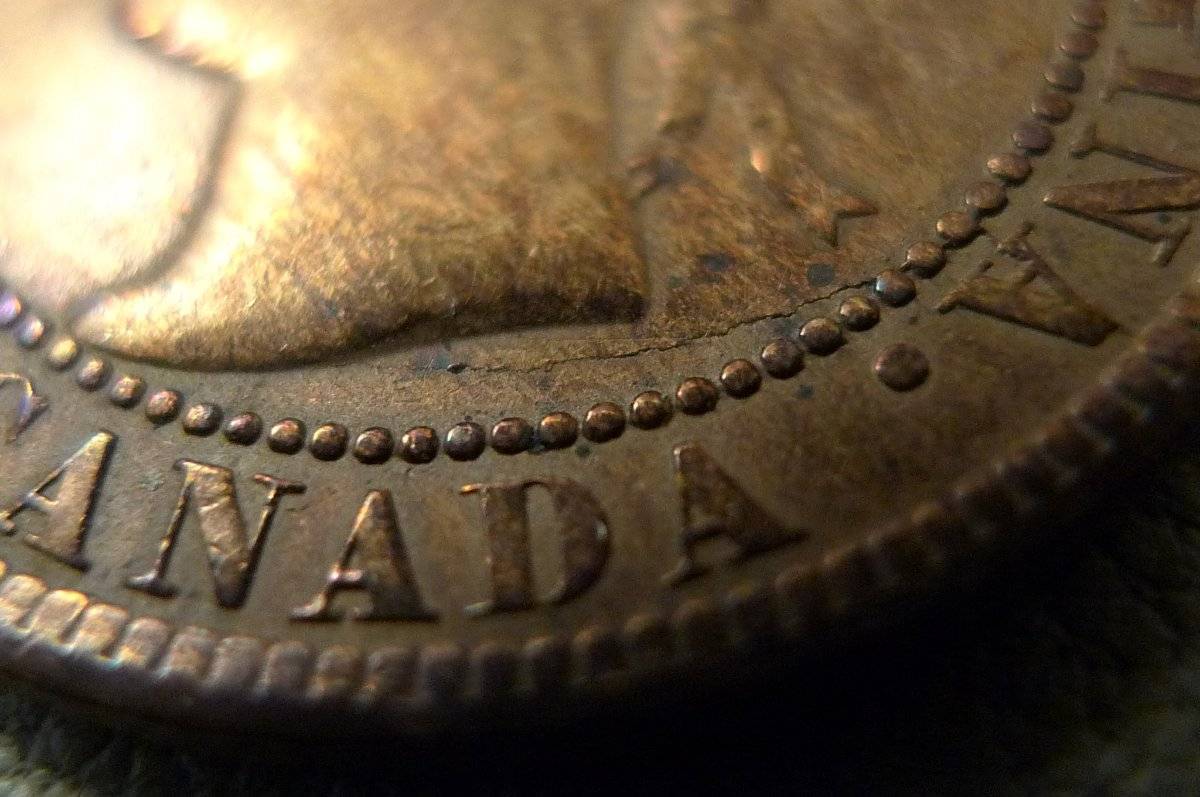 Post-A-Coin-Or-Medal-With-A-Die-Crack!
