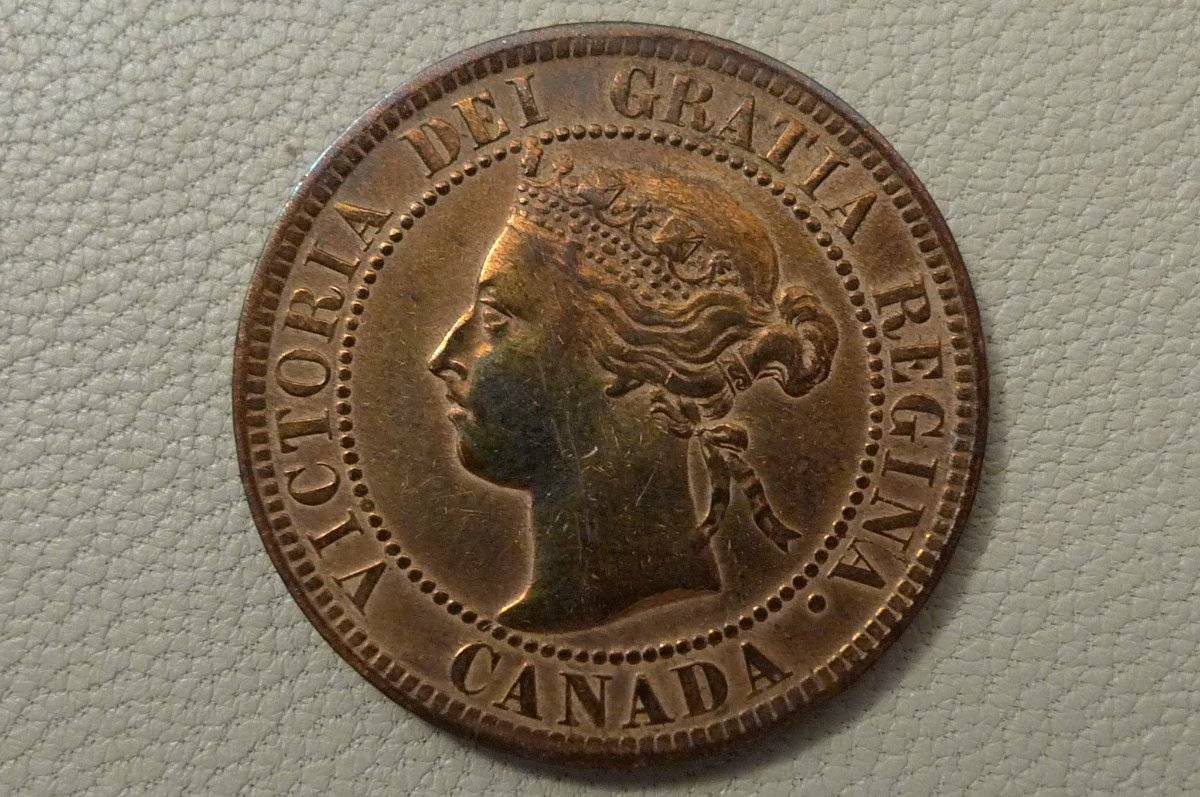 Post-A-Coin-Or-Medal-With-A-Die-Crack!