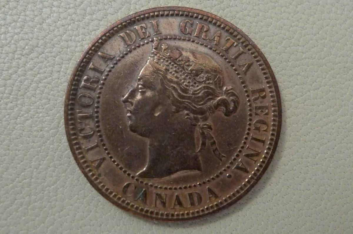 Post-A-Coin-Or-Medal-With-A-Die-Crack!
