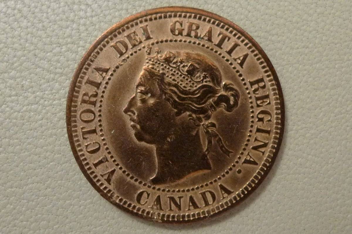 Post-A-Coin-Or-Medal-With-A-Die-Crack!