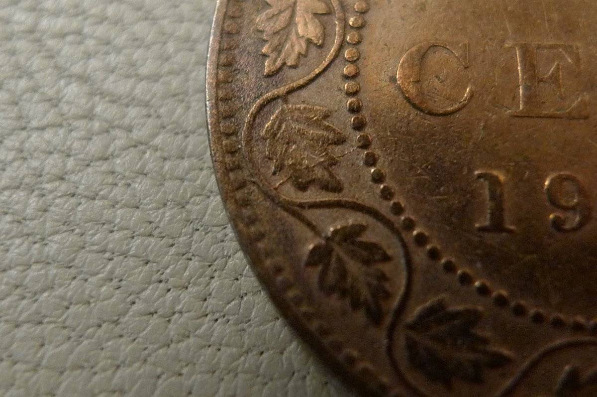 Post-A-Coin-Or-Medal-With-A-Die-Crack!
