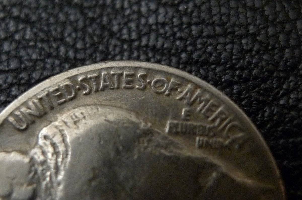 Post-A-Coin-Or-Medal-With-A-Die-Crack!