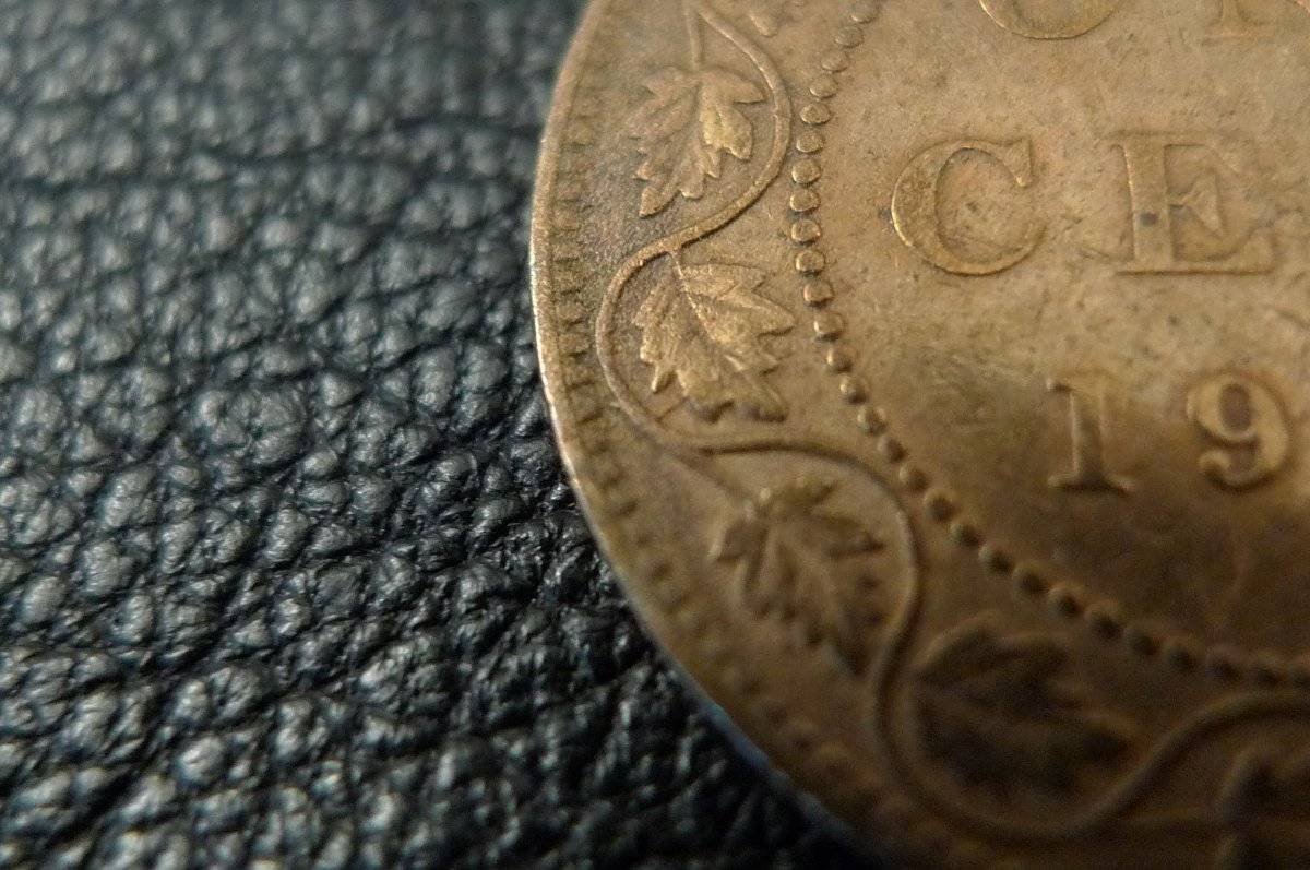 Post-A-Coin-Or-Medal-With-A-Die-Crack!