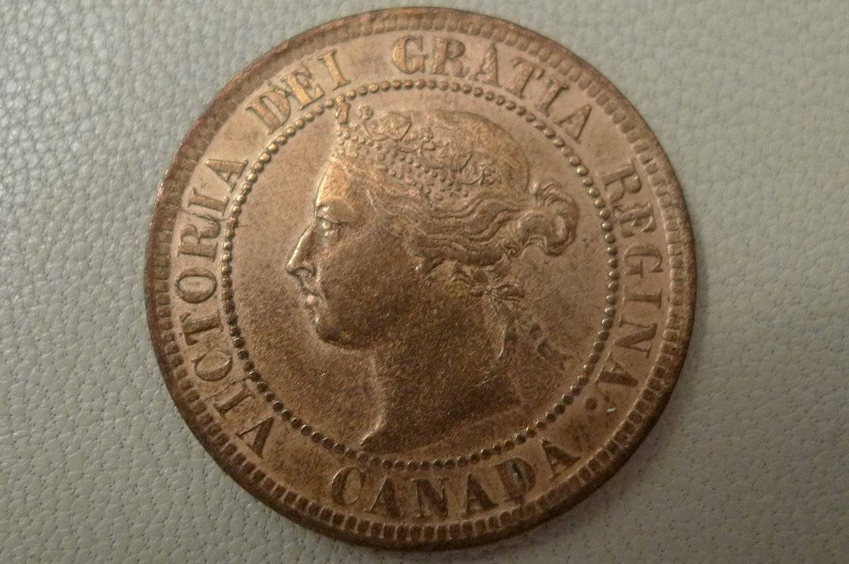 Post-A-Coin-Or-Medal-With-A-Die-Crack!