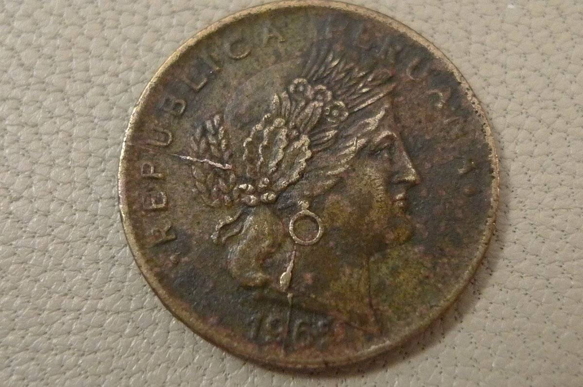 Post-A-Coin-Or-Medal-With-A-Die-Crack!