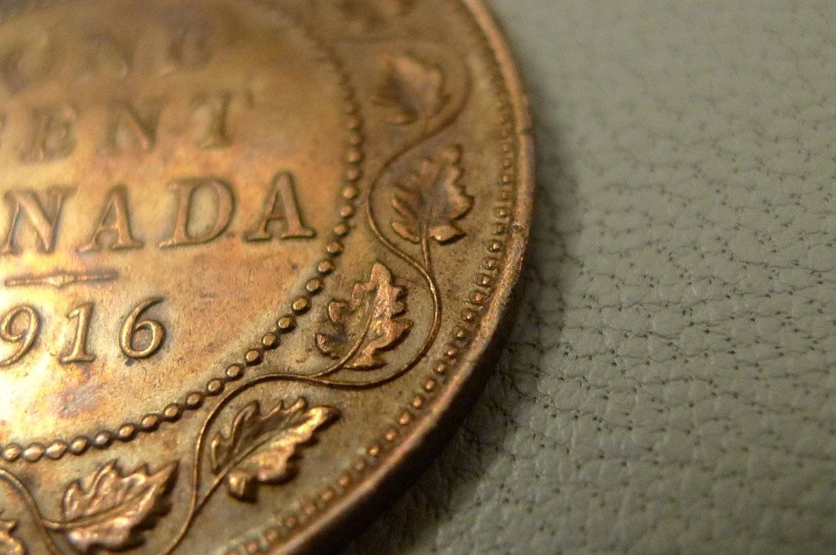 Post-A-Coin-Or-Medal-With-A-Die-Crack!