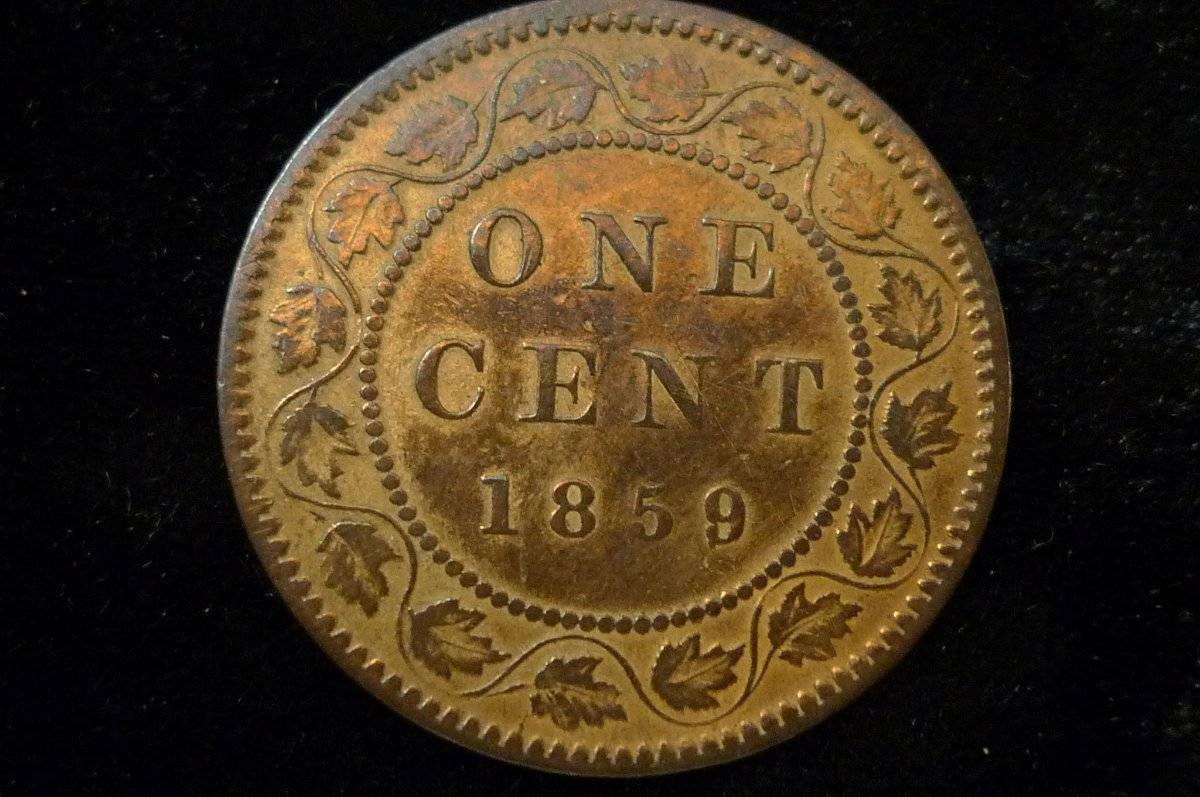 Post-A-Coin-Or-Medal-With-A-Die-Crack!
