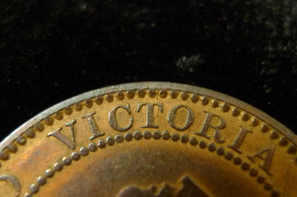 Post-A-Coin-Or-Medal-With-A-Die-Crack!