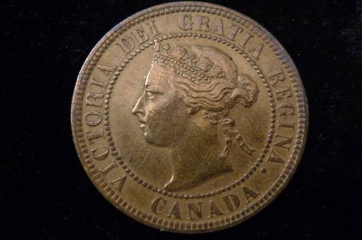 Post-A-Coin-Or-Medal-With-A-Die-Crack!