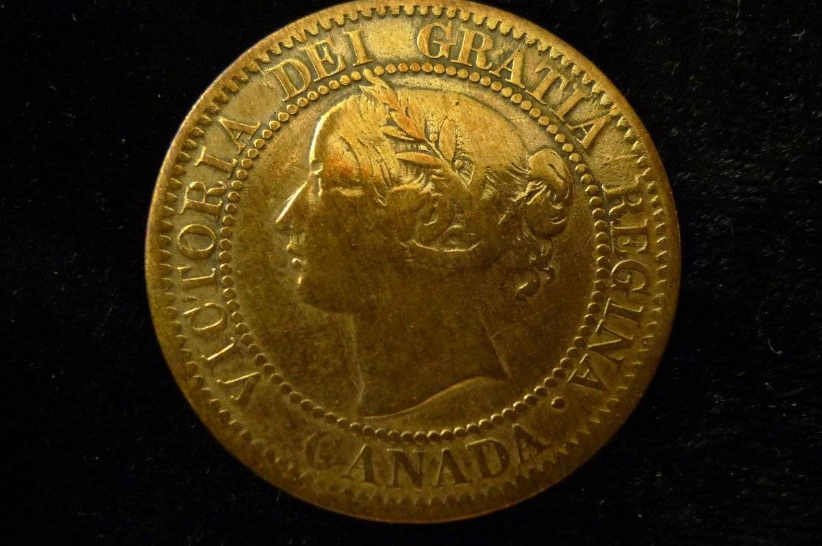 Post-A-Coin-Or-Medal-With-A-Die-Crack!
