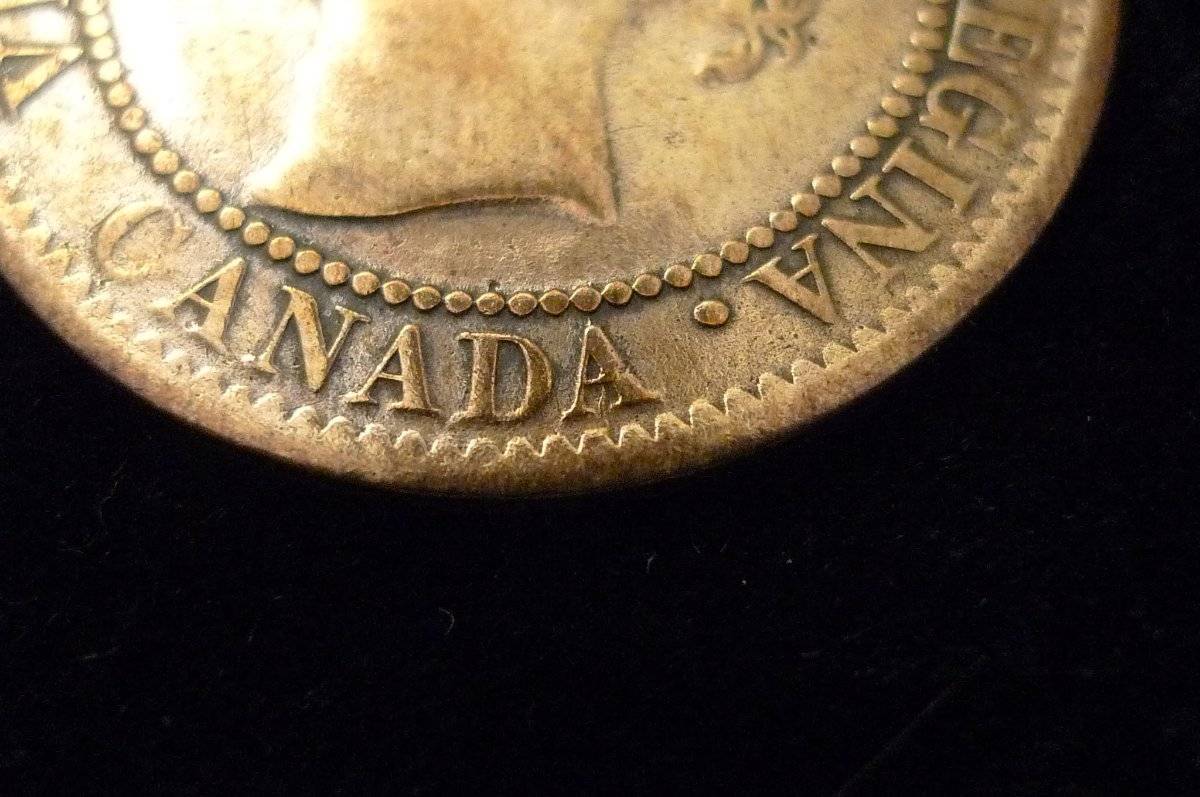 Post-A-Coin-Or-Medal-With-A-Die-Crack!