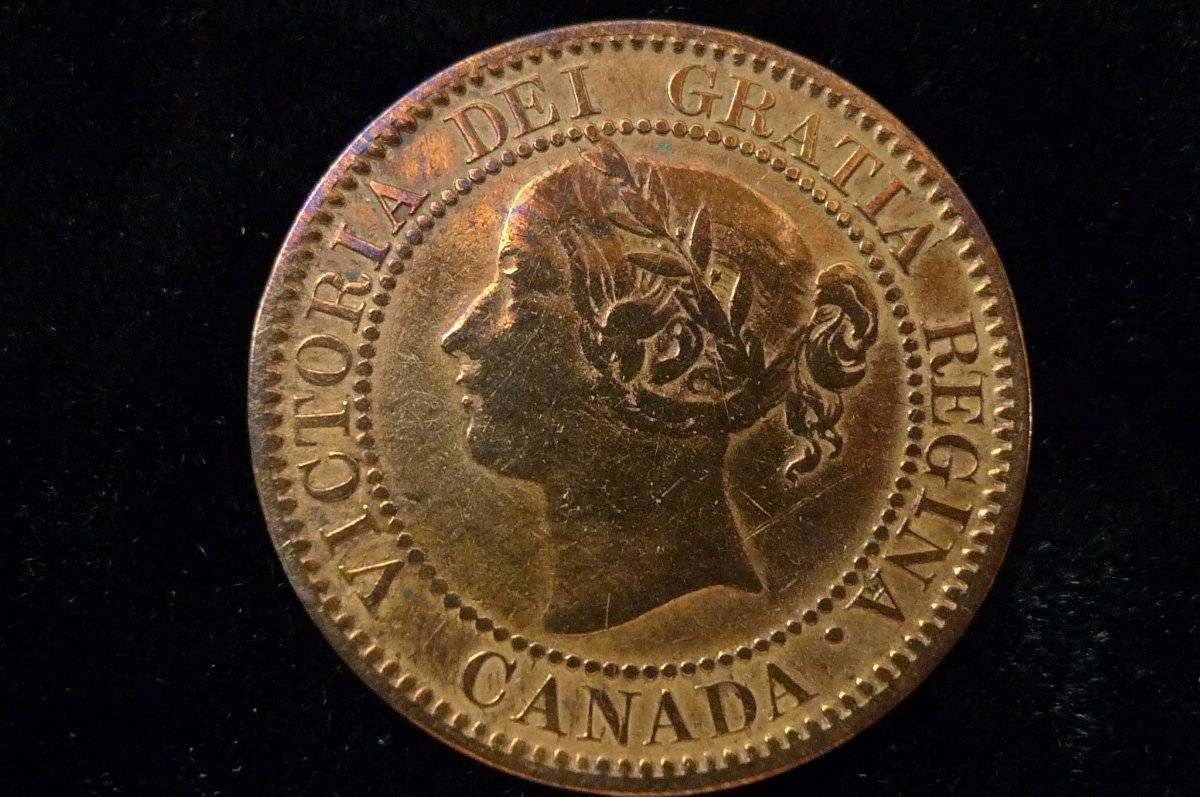 Post-A-Coin-Or-Medal-With-A-Die-Crack!