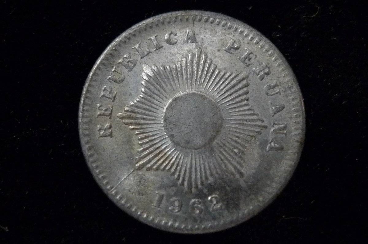 Post-A-Coin-Or-Medal-With-A-Die-Crack!