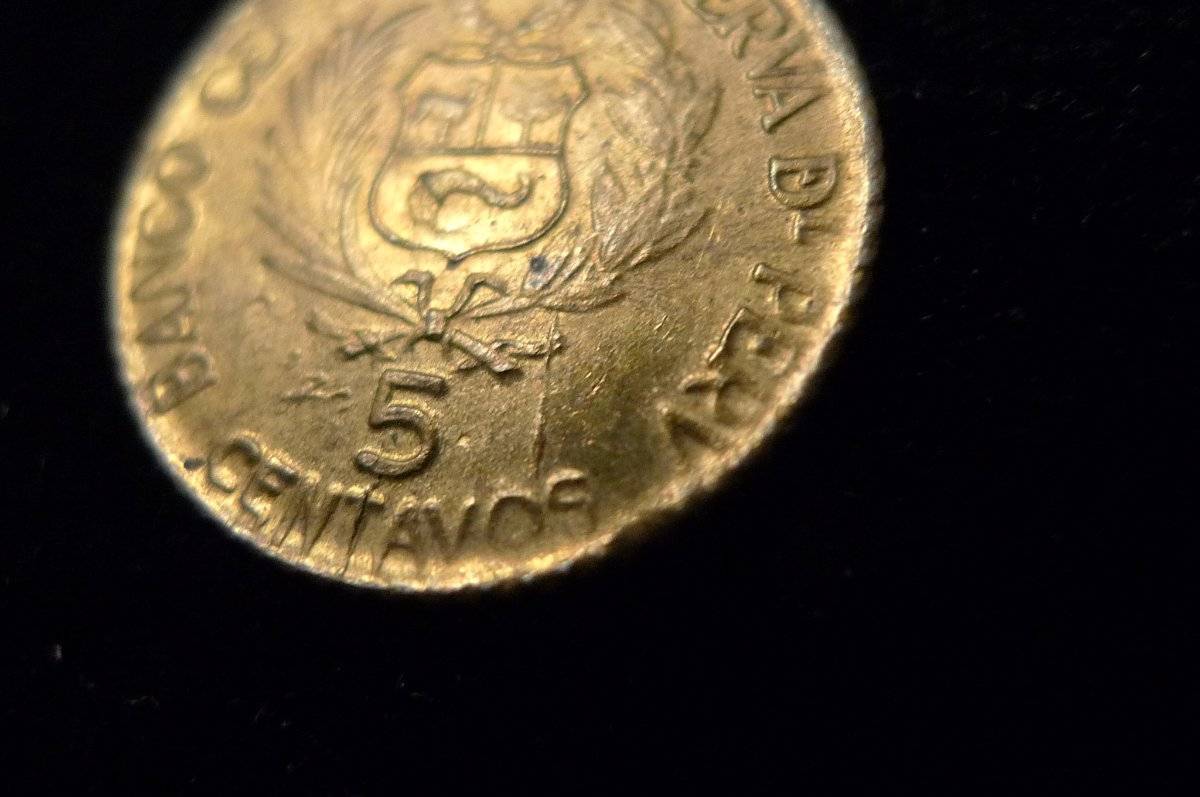Post-A-Coin-Or-Medal-With-A-Die-Crack!