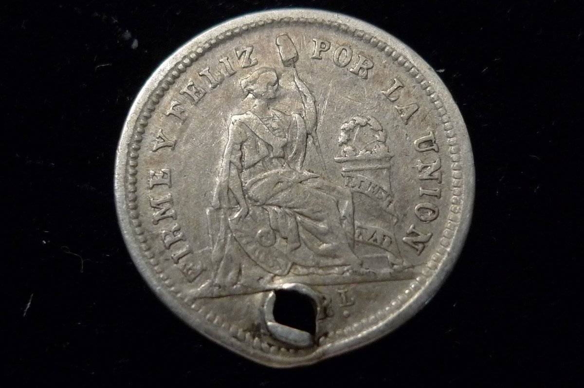 Post-A-Coin-Or-Medal-With-A-Die-Crack!