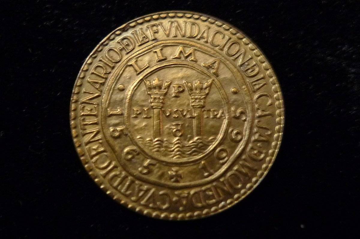 Post-A-Coin-Or-Medal-With-A-Die-Crack!