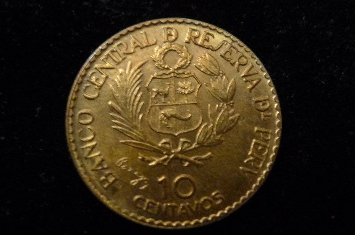 Post-A-Coin-Or-Medal-With-A-Die-Crack!