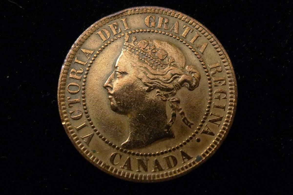 Post-A-Coin-Or-Medal-With-A-Die-Crack!