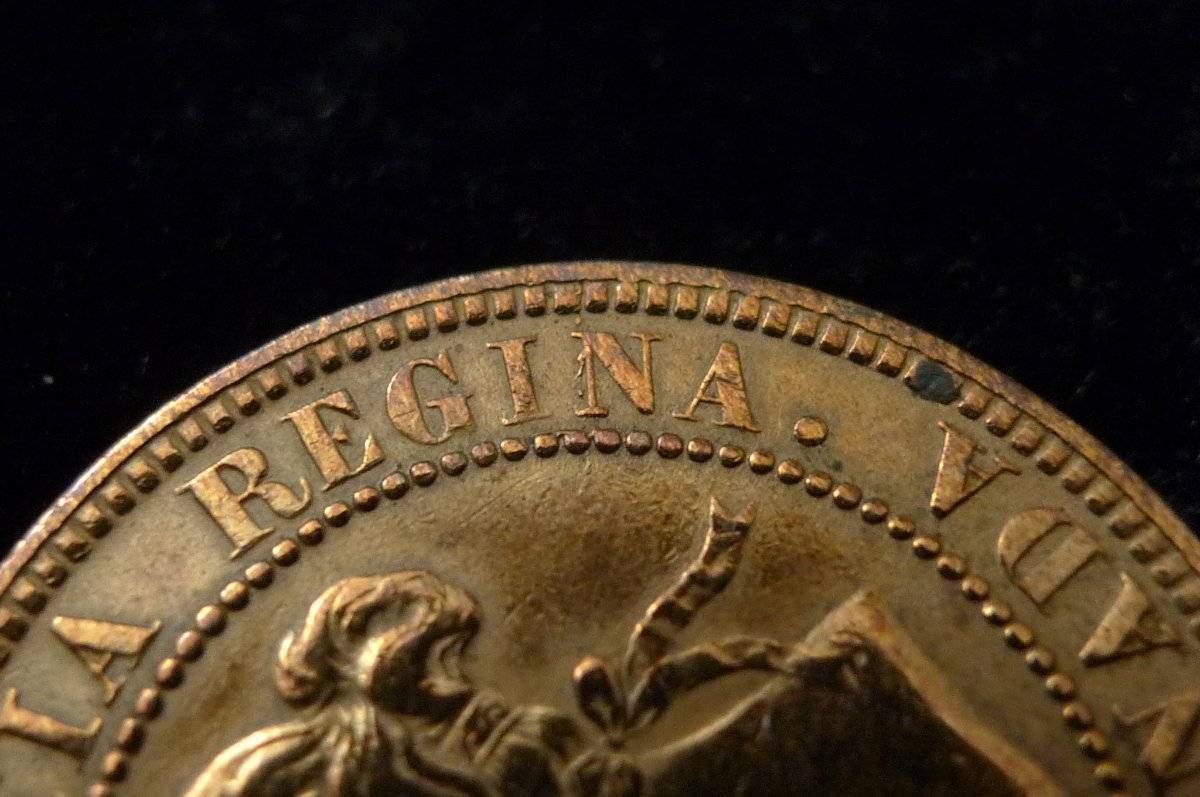 Post-A-Coin-Or-Medal-With-A-Die-Crack!