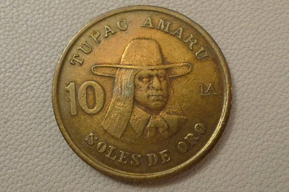 Post-A-Coin-Or-Medal-With-A-Die-Crack!