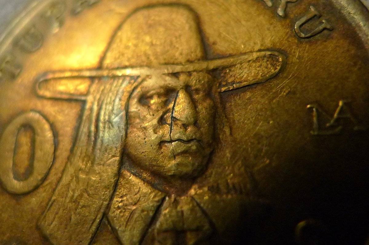 Post-A-Coin-Or-Medal-With-A-Die-Crack!