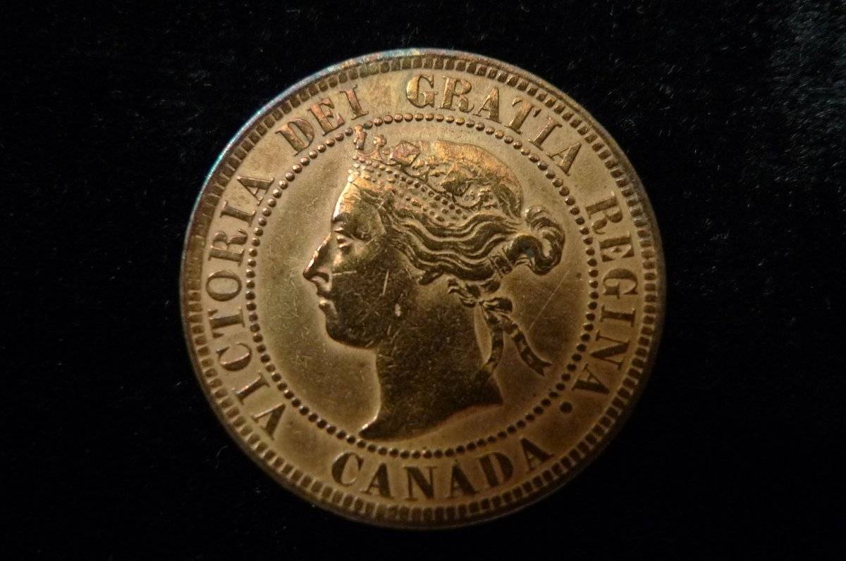 Post-A-Coin-Or-Medal-With-A-Die-Crack!