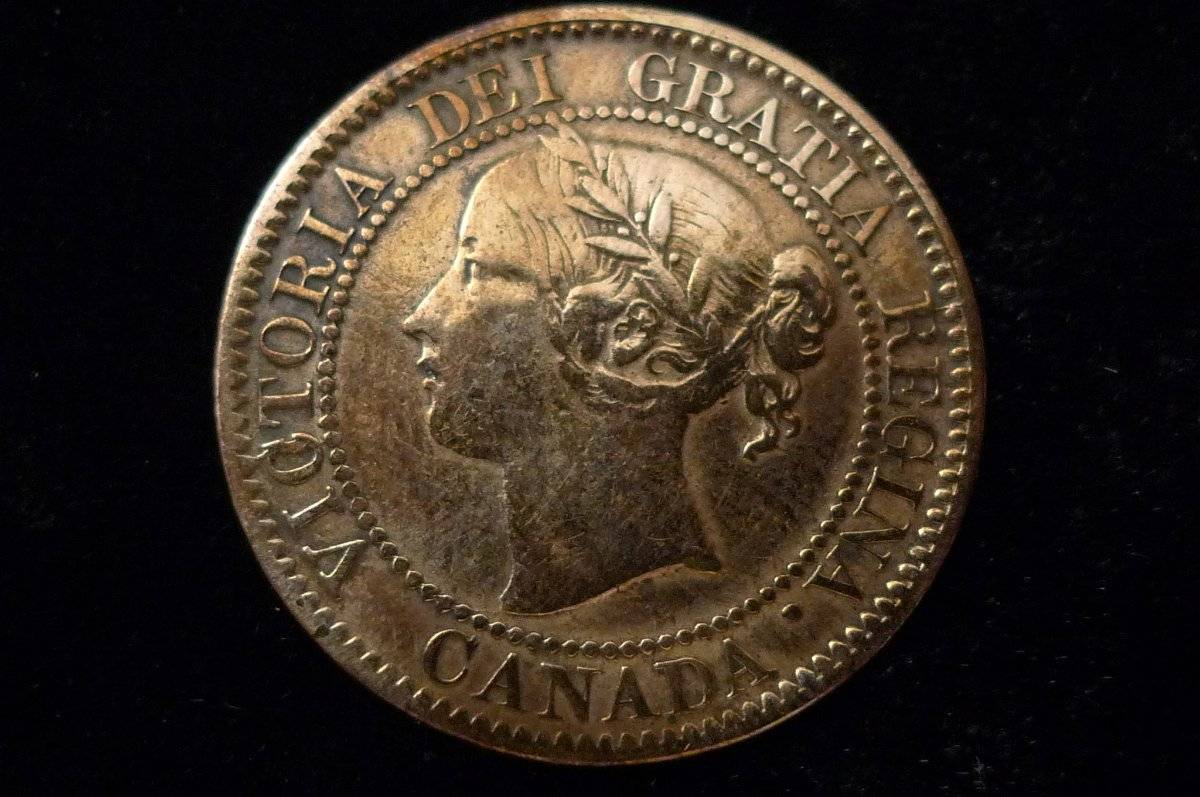 Post-A-Coin-Or-Medal-With-A-Die-Crack!