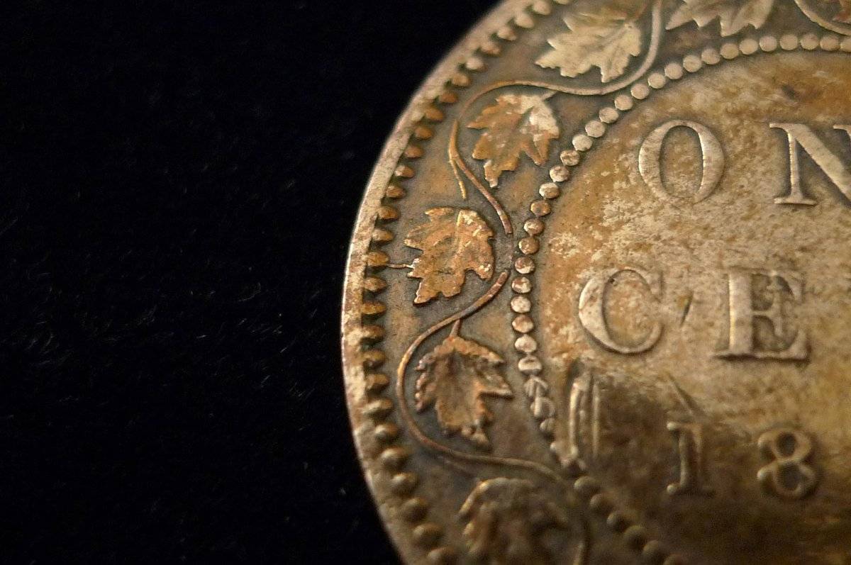 Post-A-Coin-Or-Medal-With-A-Die-Crack!