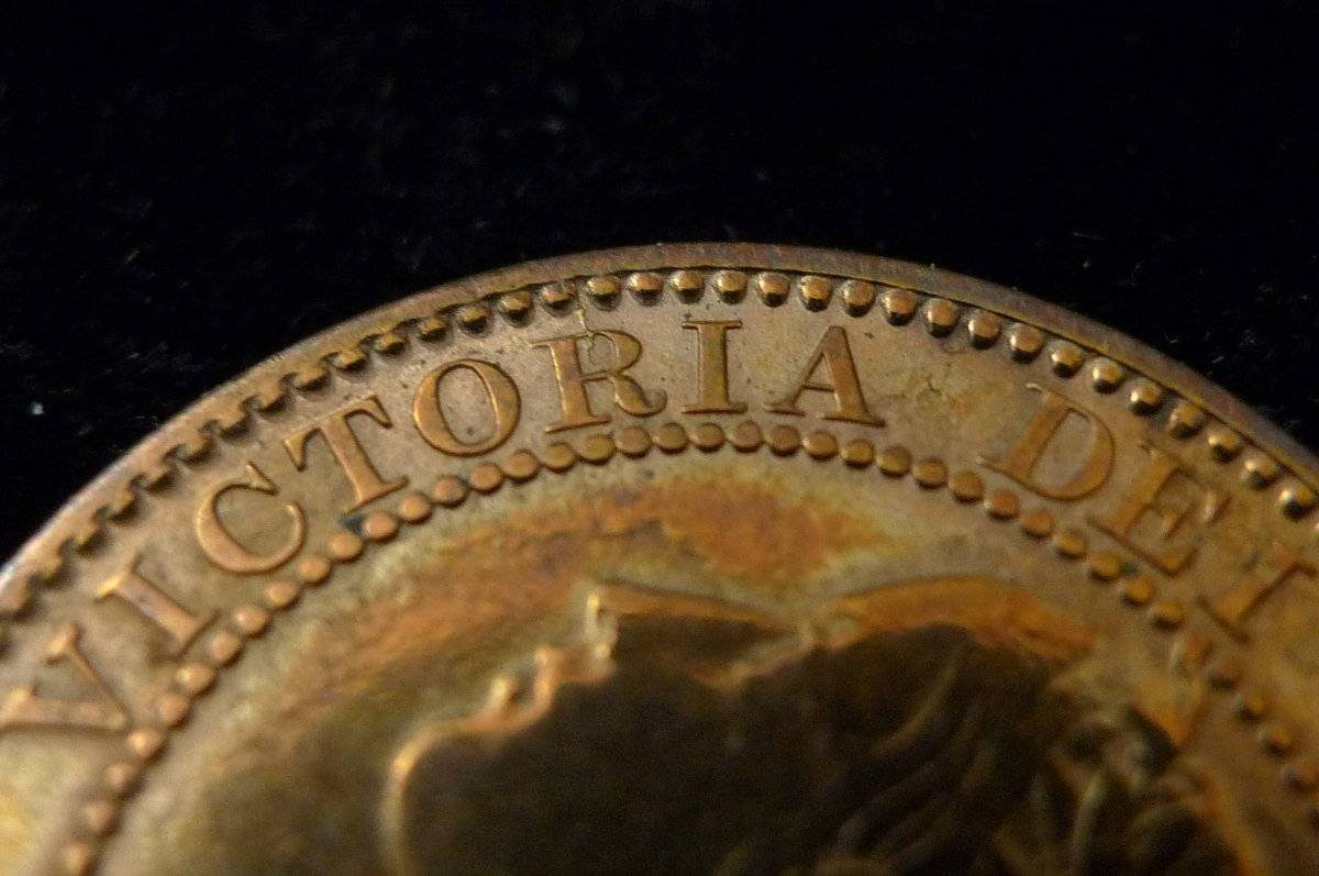 Post-A-Coin-Or-Medal-With-A-Die-Crack!