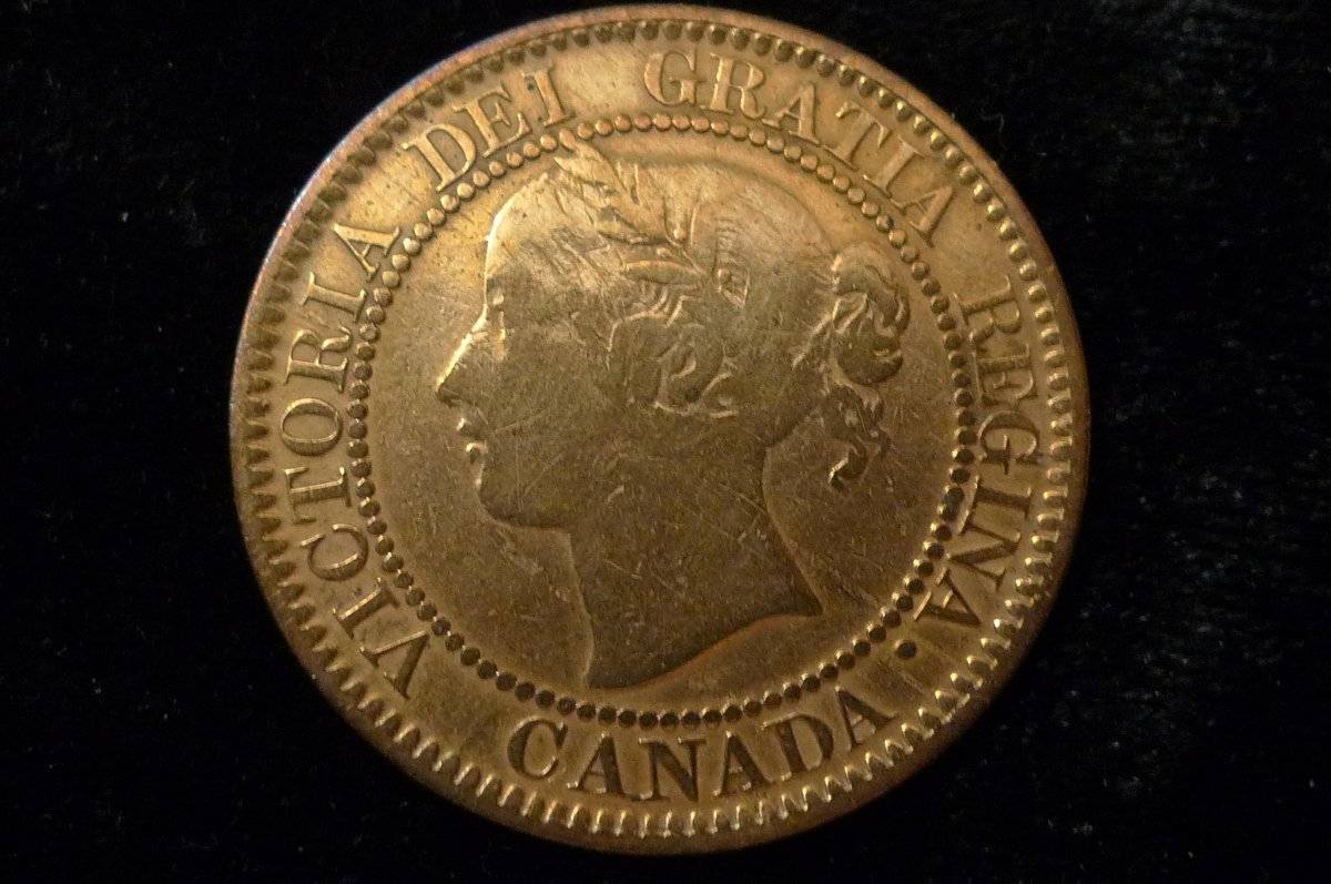 Post-A-Coin-Or-Medal-With-A-Die-Crack!