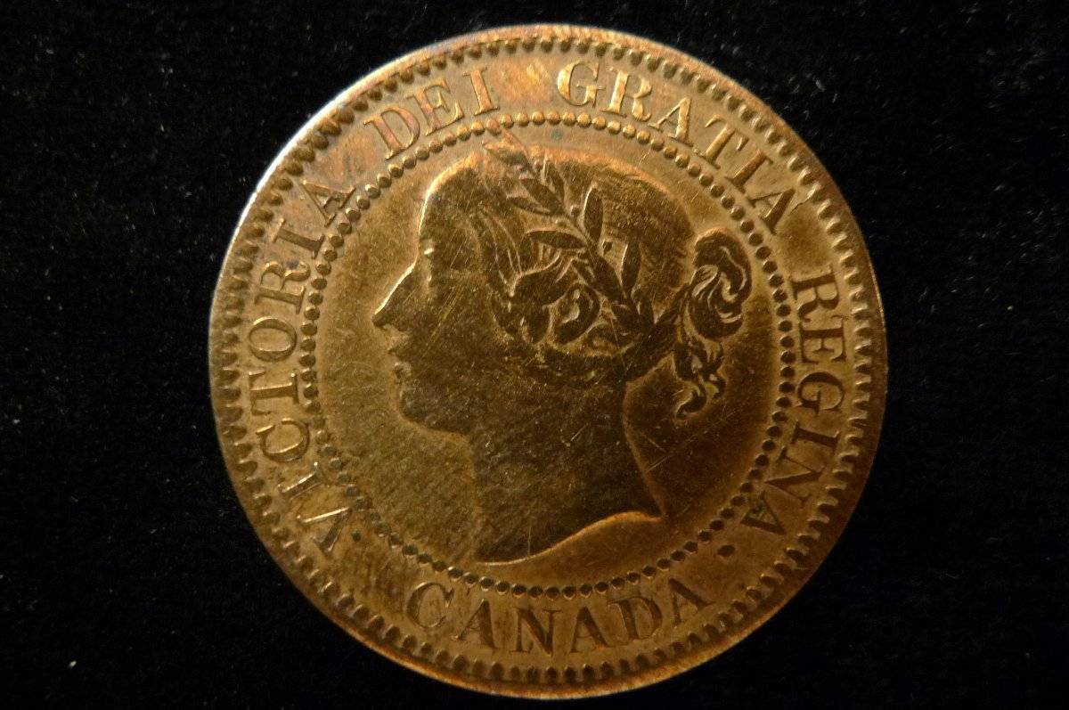 Post-A-Coin-Or-Medal-With-A-Die-Crack!