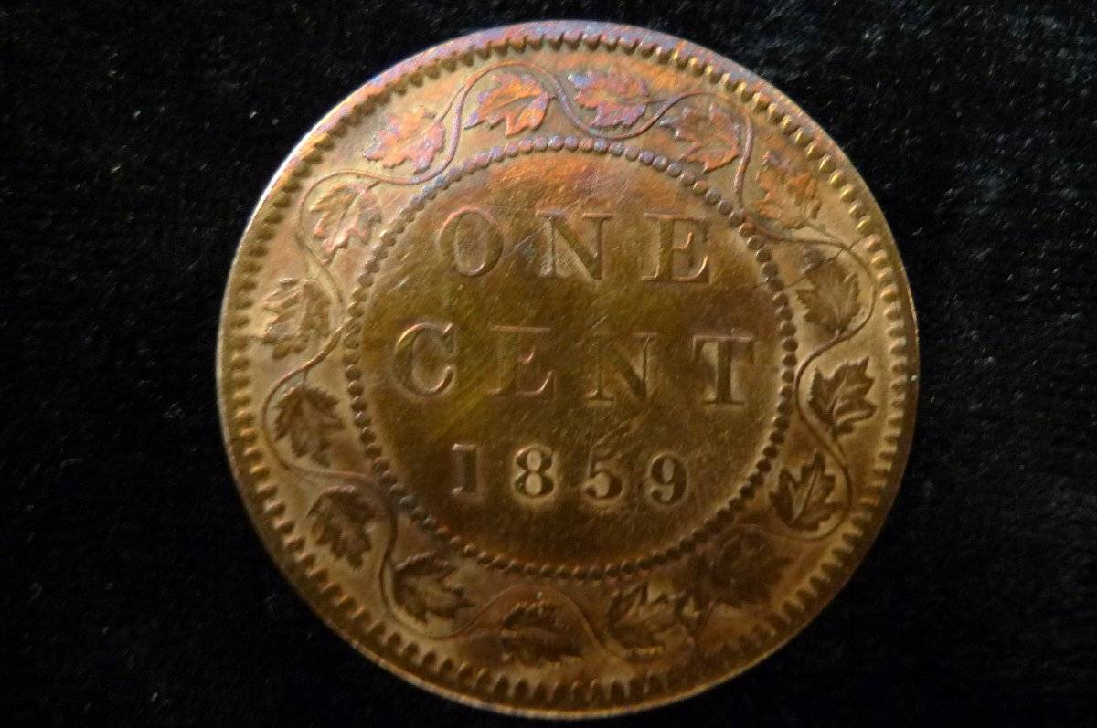 Post-A-Coin-Or-Medal-With-A-Die-Crack!