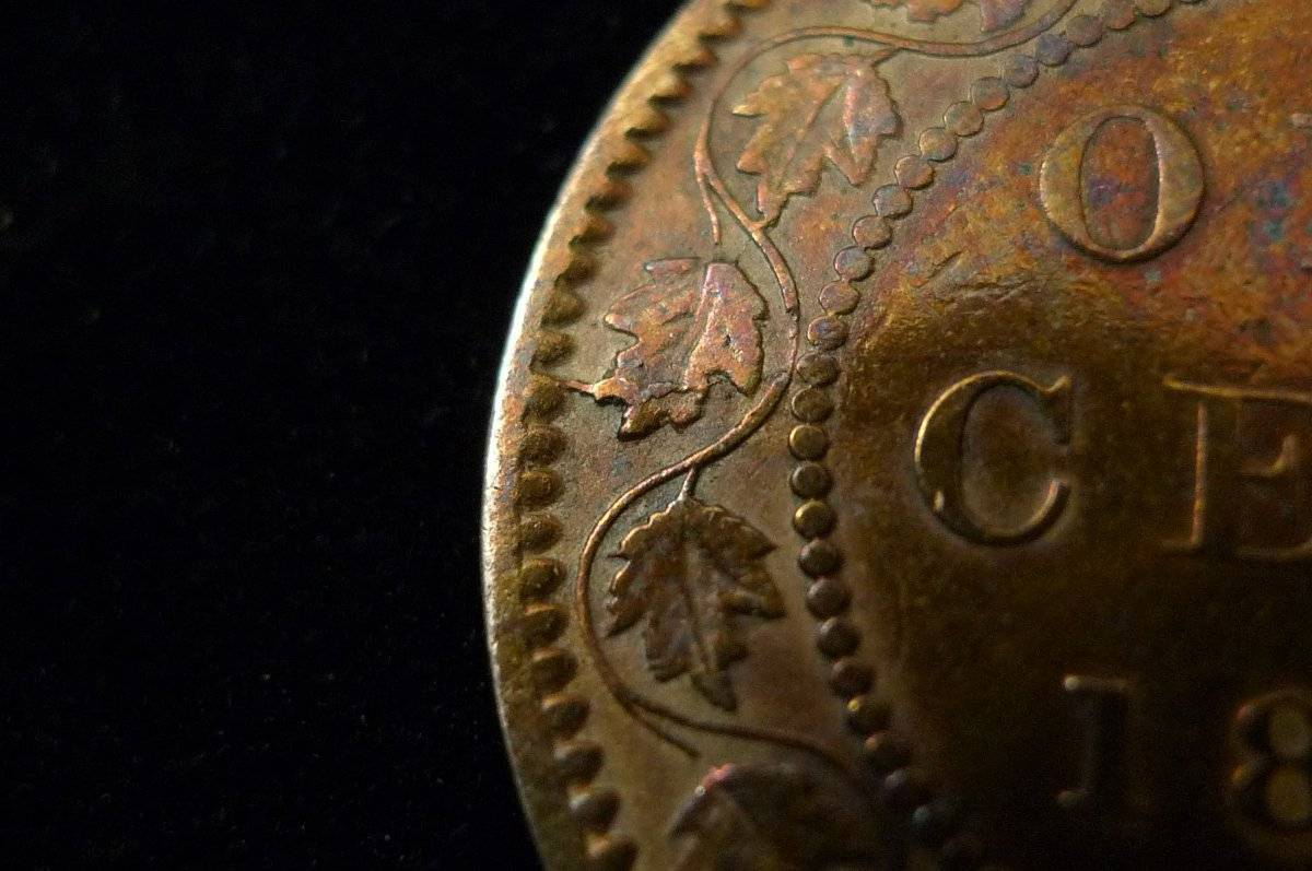 Post-A-Coin-Or-Medal-With-A-Die-Crack!