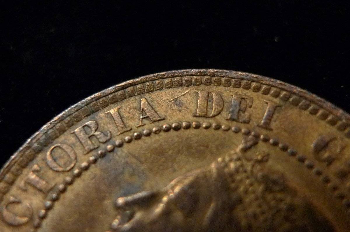 Post-A-Coin-Or-Medal-With-A-Die-Crack!