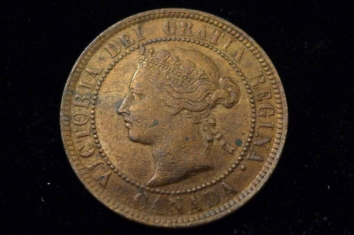 Post-A-Coin-Or-Medal-With-A-Die-Crack!