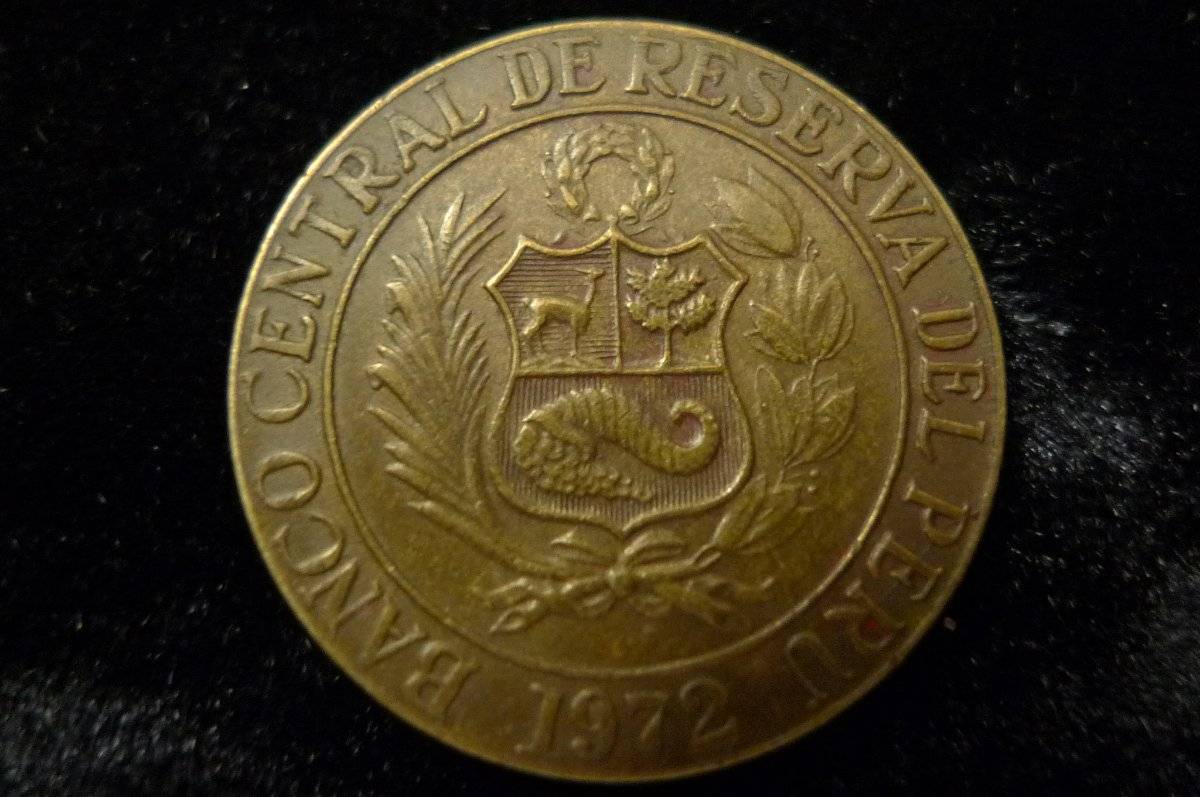 Post-A-Coin-Or-Medal-With-A-Die-Crack!