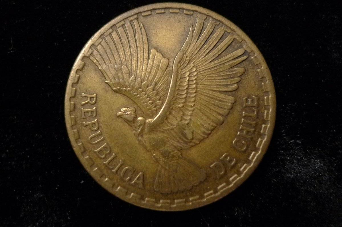 Post-A-Coin-Or-Medal-With-A-Die-Crack!