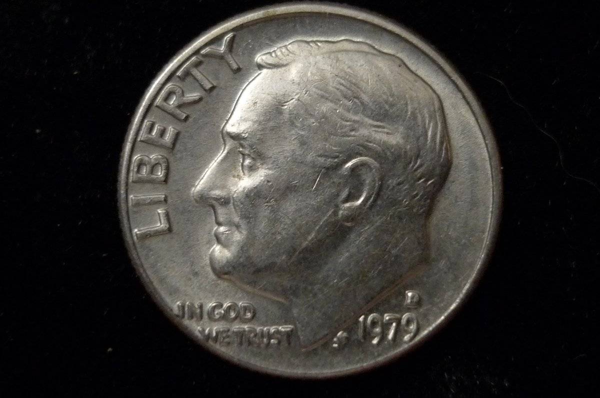 Post-A-Coin-Or-Medal-With-A-Die-Crack!