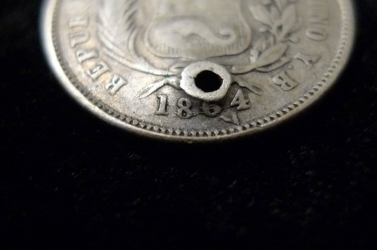 Post-A-Coin-Or-Medal-With-A-Die-Crack!