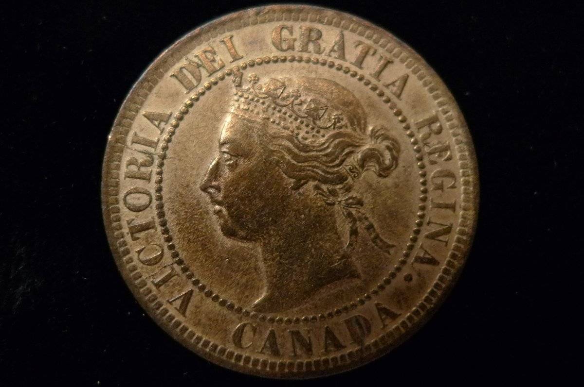 Post-A-Coin-Or-Medal-With-A-Die-Crack!