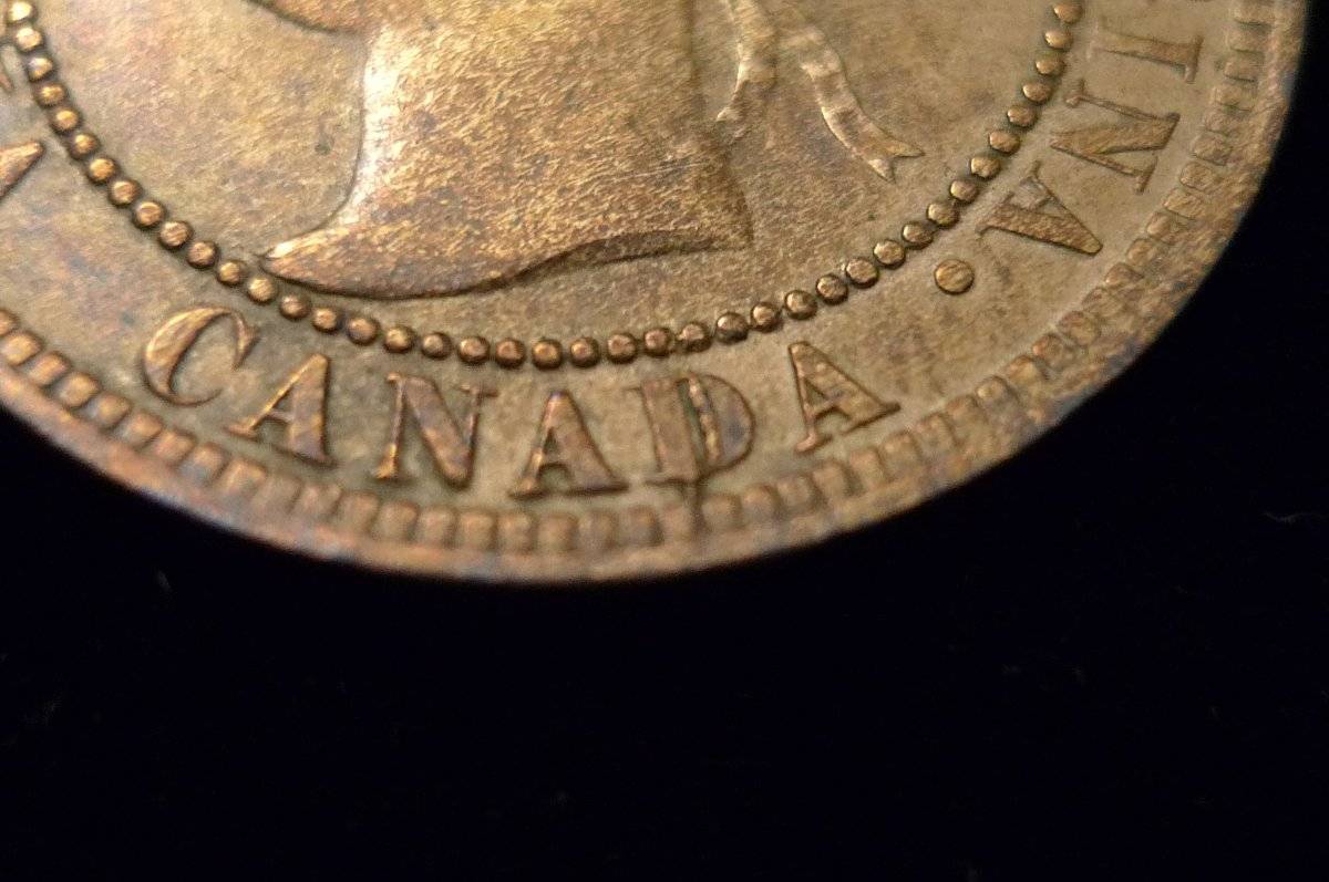 Post-A-Coin-Or-Medal-With-A-Die-Crack!