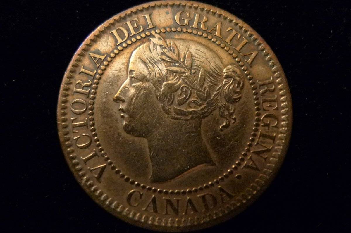 Post-A-Coin-Or-Medal-With-A-Die-Crack!