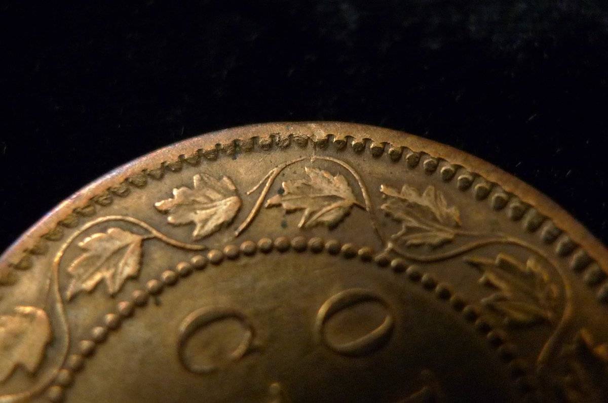 Post-A-Coin-Or-Medal-With-A-Die-Crack!
