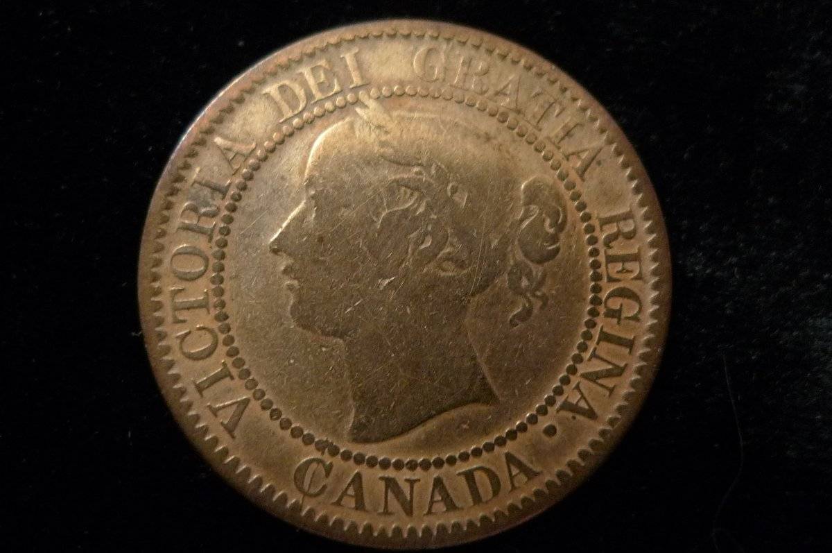 Post-A-Coin-Or-Medal-With-A-Die-Crack!