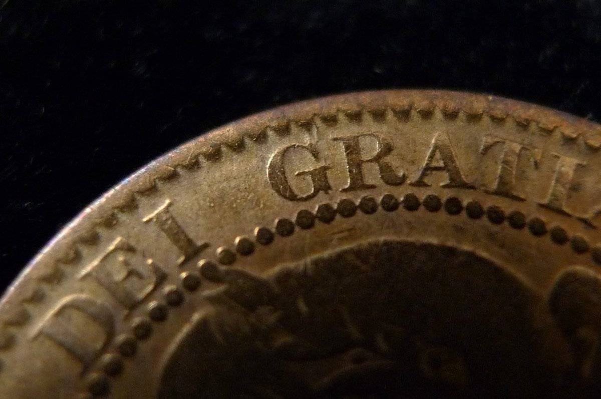 Post-A-Coin-Or-Medal-With-A-Die-Crack!