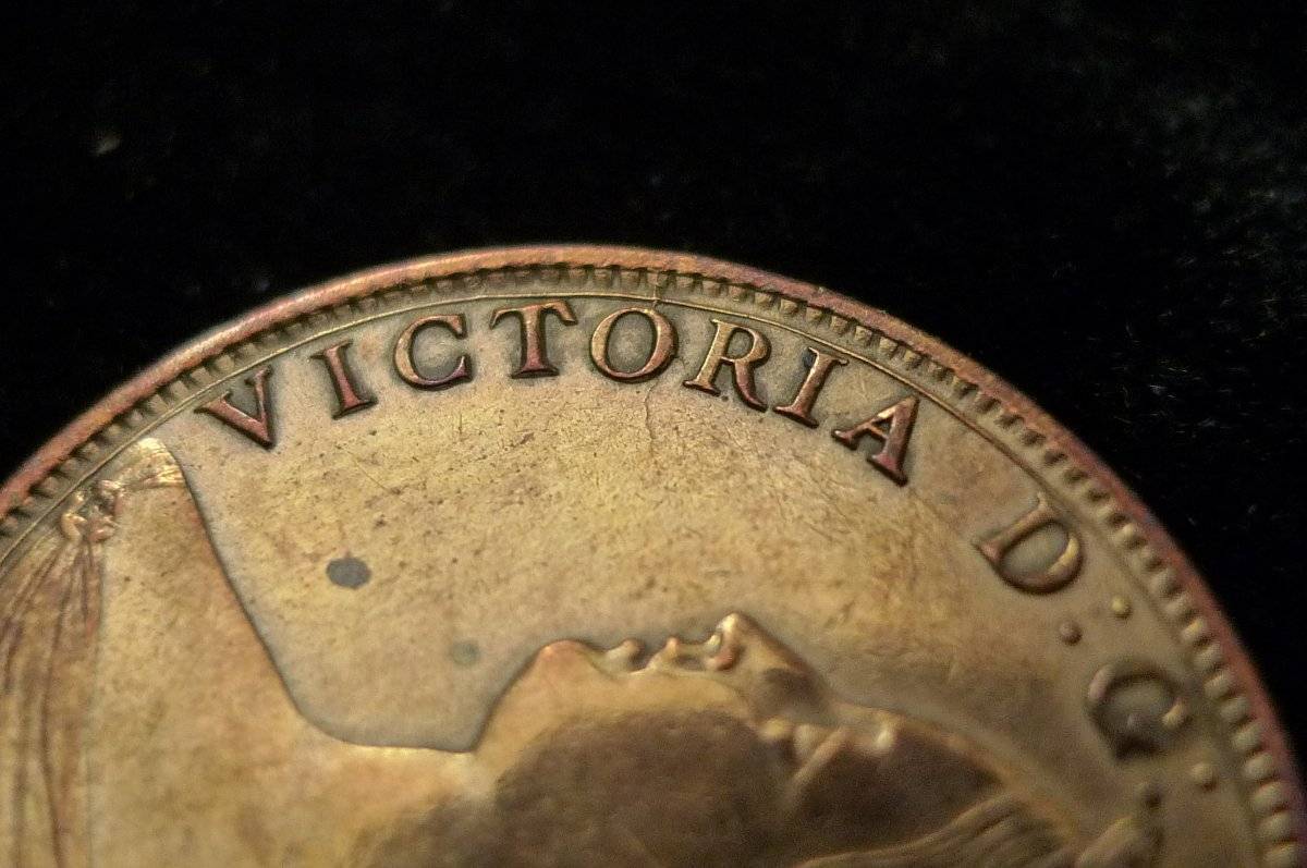 Post-A-Coin-Or-Medal-With-A-Die-Crack!