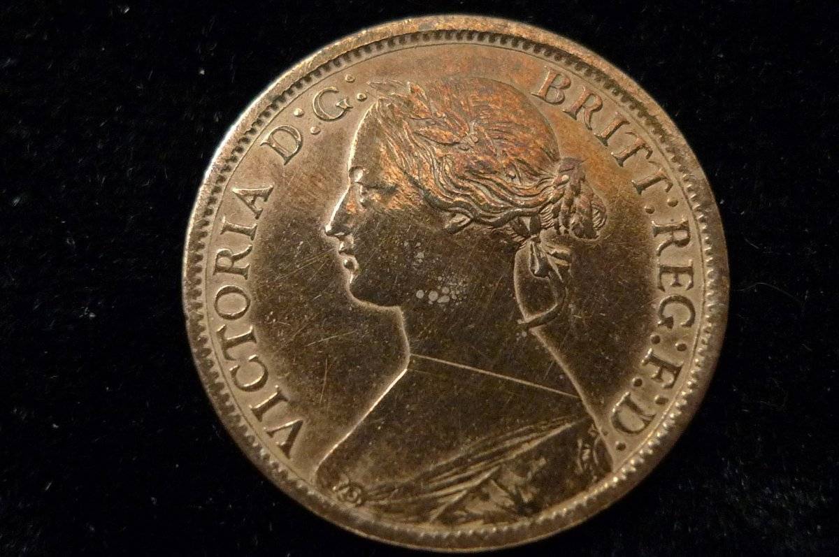 Post-A-Coin-Or-Medal-With-A-Die-Crack!
