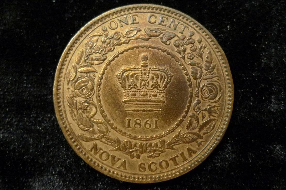 Post-A-Coin-Or-Medal-With-A-Die-Crack!