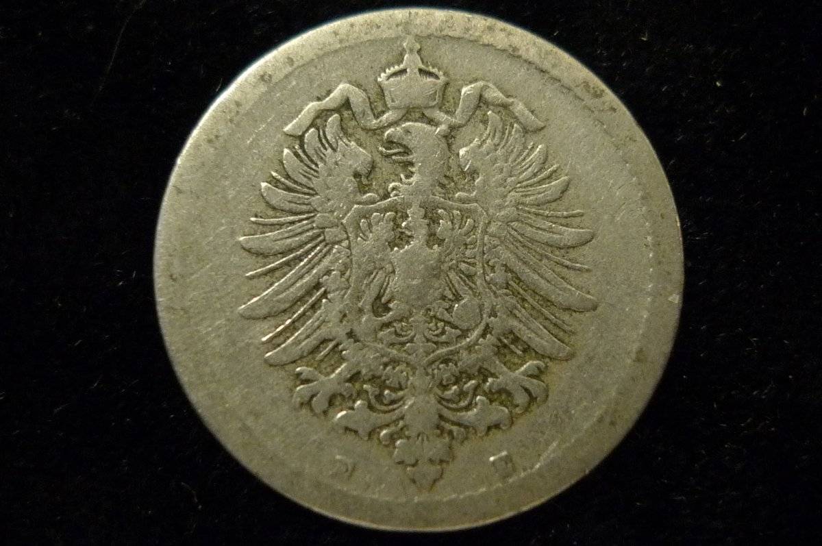 Post-A-Coin-Or-Medal-With-A-Die-Crack!