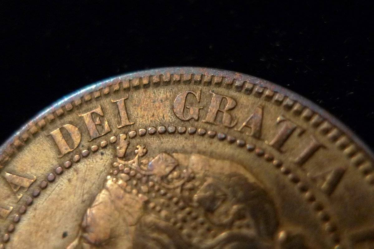 Post-A-Coin-Or-Medal-With-A-Die-Crack!
